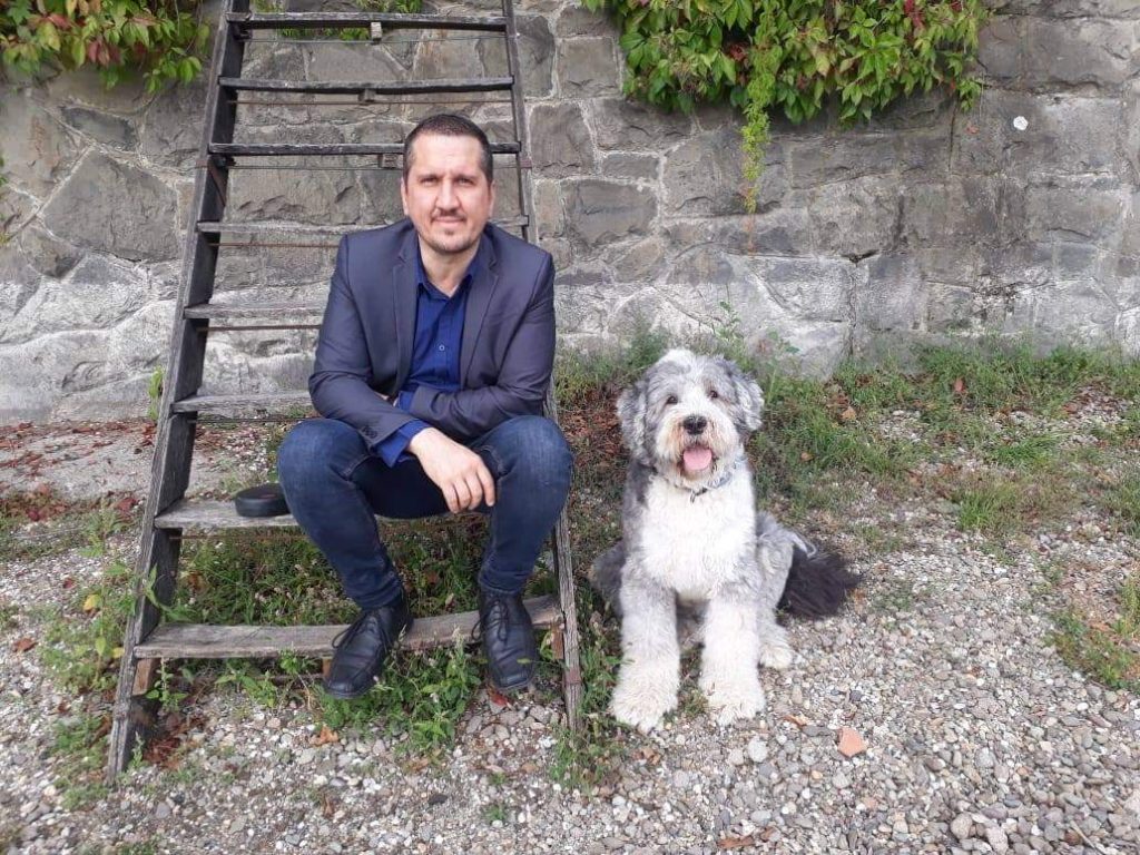 Antal Gábor és kutyája